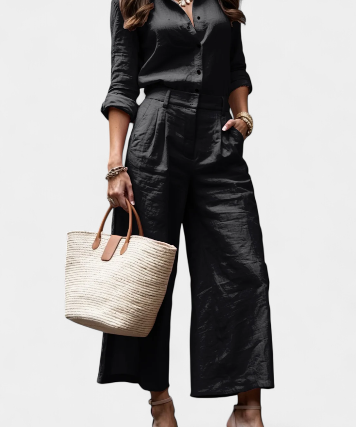 Sabina Easygoing Set with Flowing Top and Capri Trousers