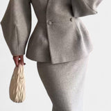 Aliénor Chic Tailored Ensemble with V-Neck and Puff Sleeves