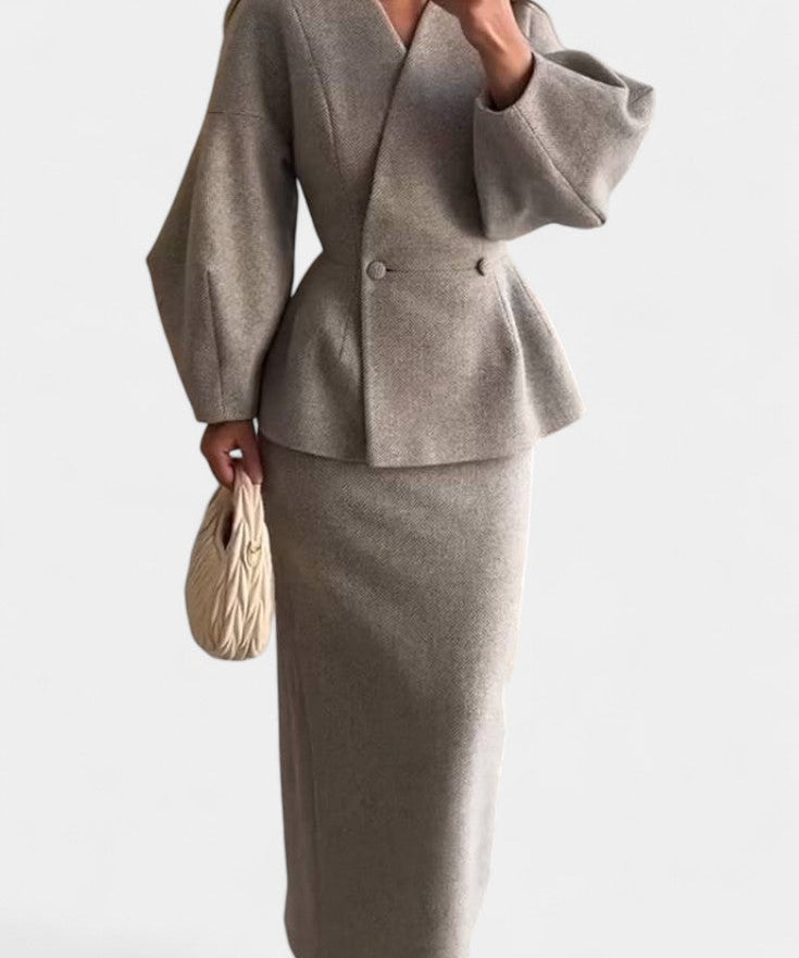 Aliénor Chic Tailored Ensemble with V-Neck and Puff Sleeves