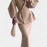 Aliénor Chic Tailored Ensemble with V-Neck and Puff Sleeves