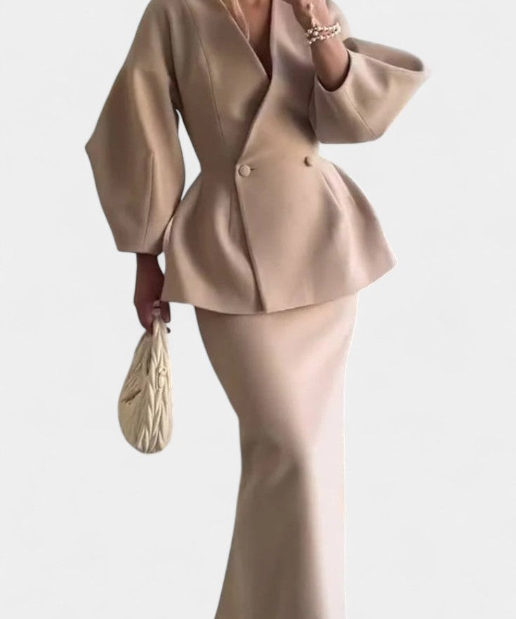Aliénor Chic Tailored Ensemble with V-Neck and Puff Sleeves